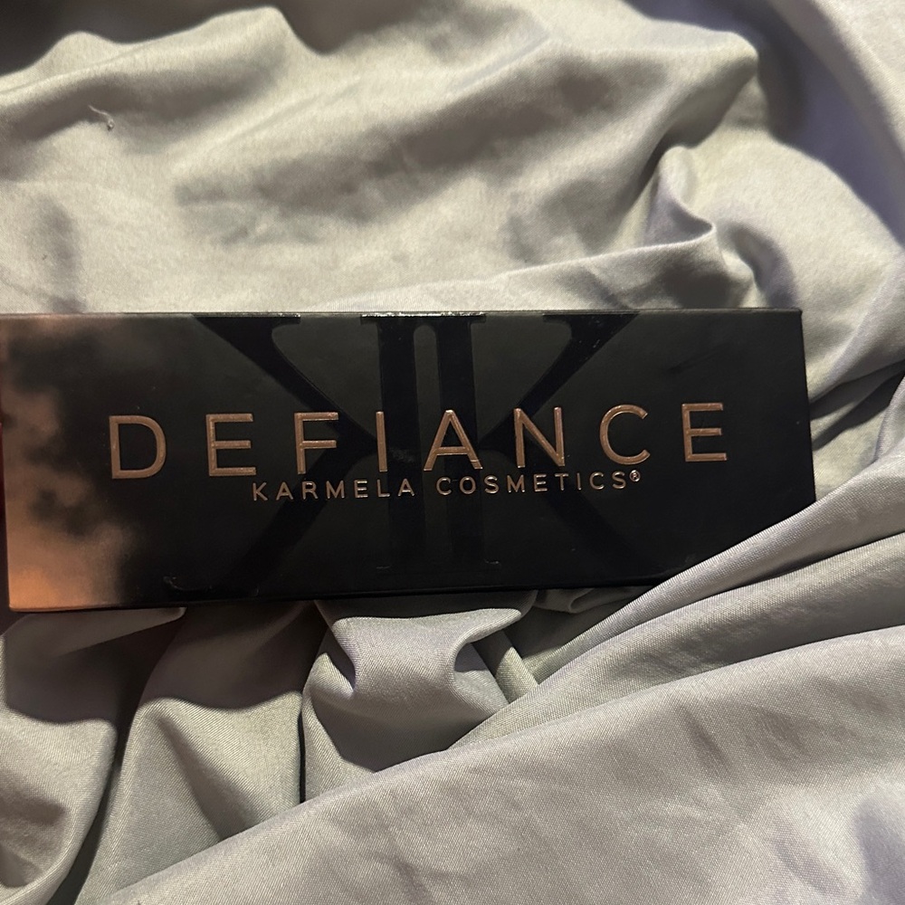 Defiance Eyeshadow Palette - Bold Shades